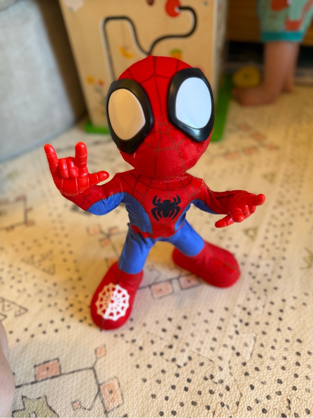 Marvel Dancing Spiderman - Picture 2 of 6